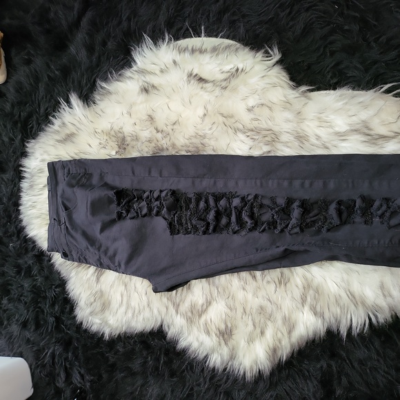 JUNIORS BLACK JEANS WITH TEARS IN BOTH LEGS SIZE XXL - Picture 2 of 6